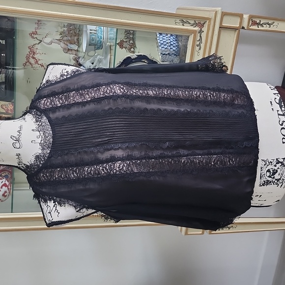 Alice and Olivia Glinda Cold-Shoulder Blouse - Picture 3 of 8